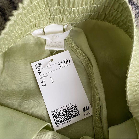 2x H&M Pull-on Shorts sz S in Neon Green and Ivory - Picture 3 of 8